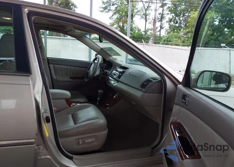 2005 Toyota Camry Xle V6 из США, поврежденный, VIN 4T1BF30K15U608082